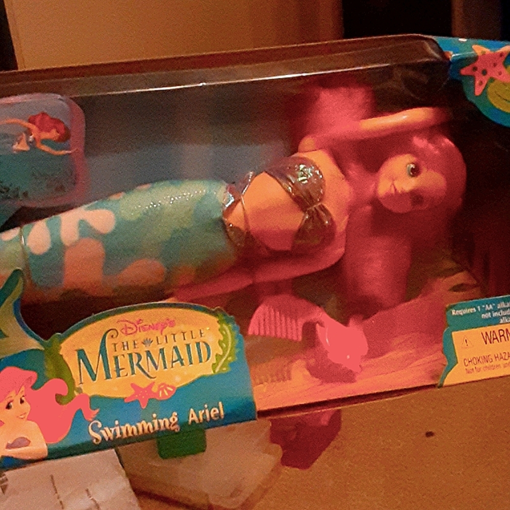 Disney the little mermaid swimming Ariel